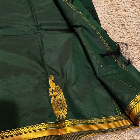 Pure Raw Silk Banarasi Saree in Dark green with Antique Gold Resham Zari - Picture 3 of 7